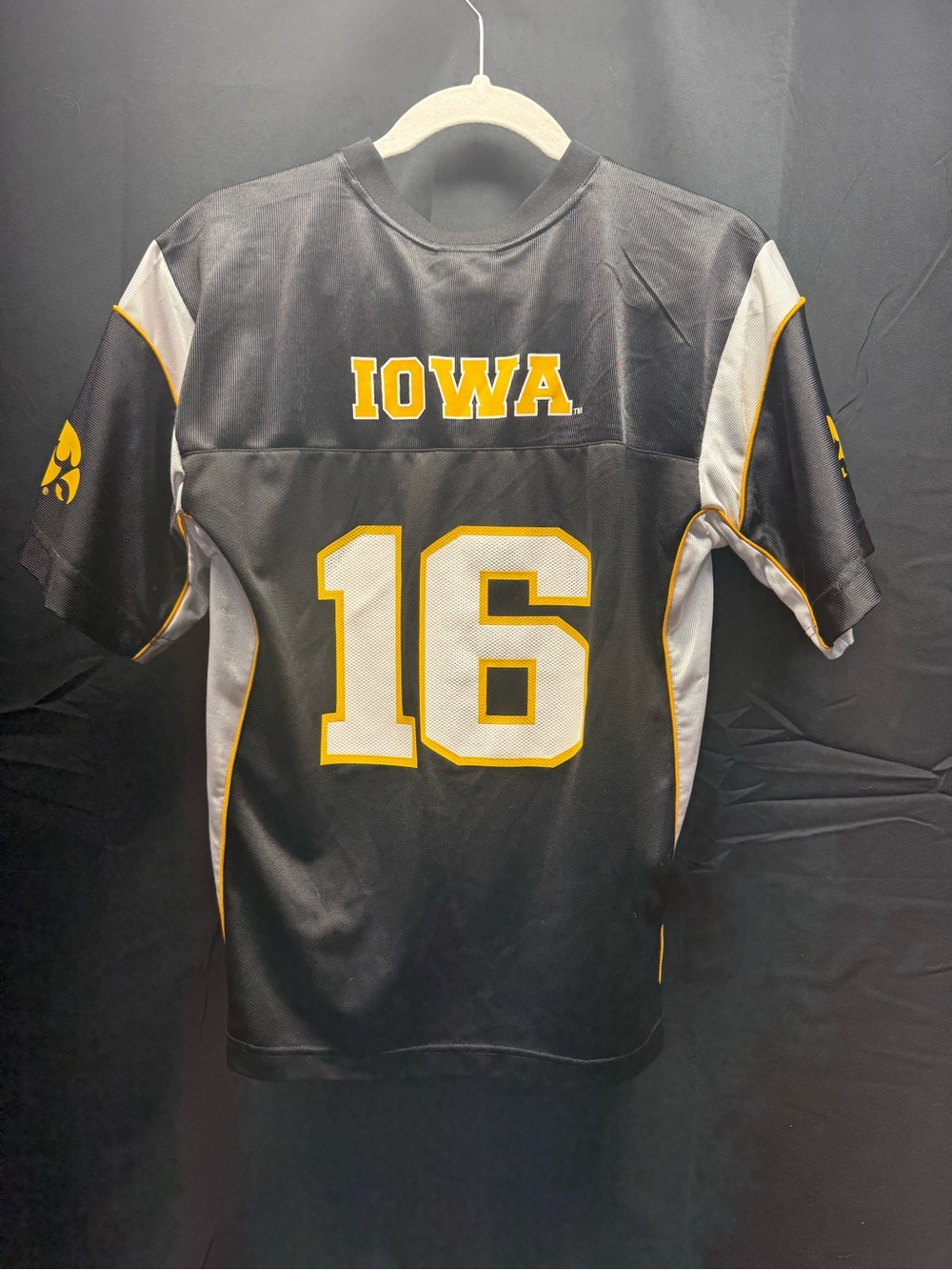 NCAA Iowa Kids Black Gold White #16 Jersey sz XXL (3ah)